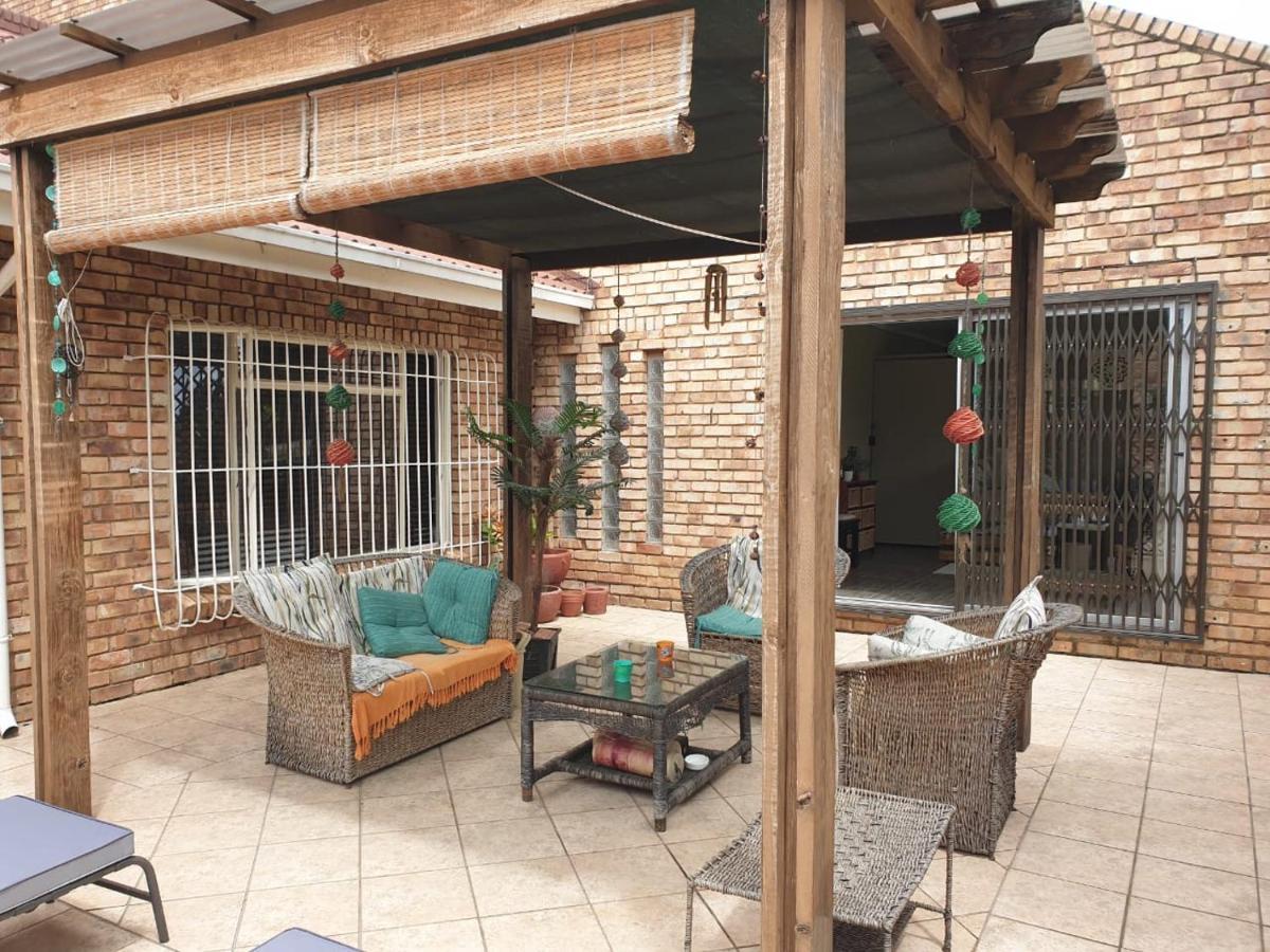 The Lazy Grape Guest Lodge & Spa Benoni Exterior photo