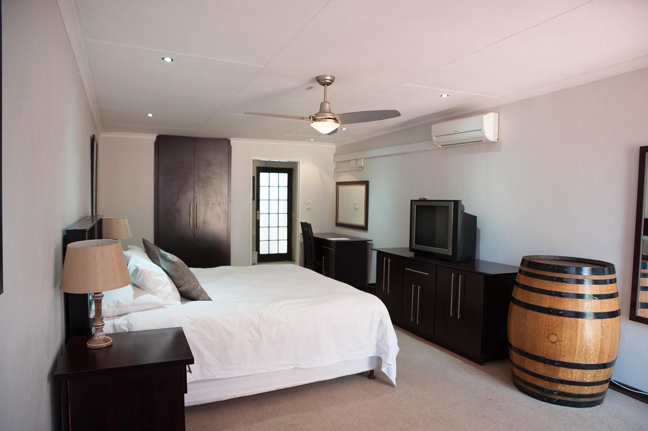 The Lazy Grape Guest Lodge & Spa Benoni Exterior photo